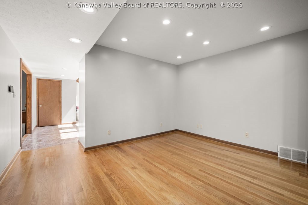 2067 Smith Road Charleston, WV 25314 - Photo 9 of 43 Gallery Image 9