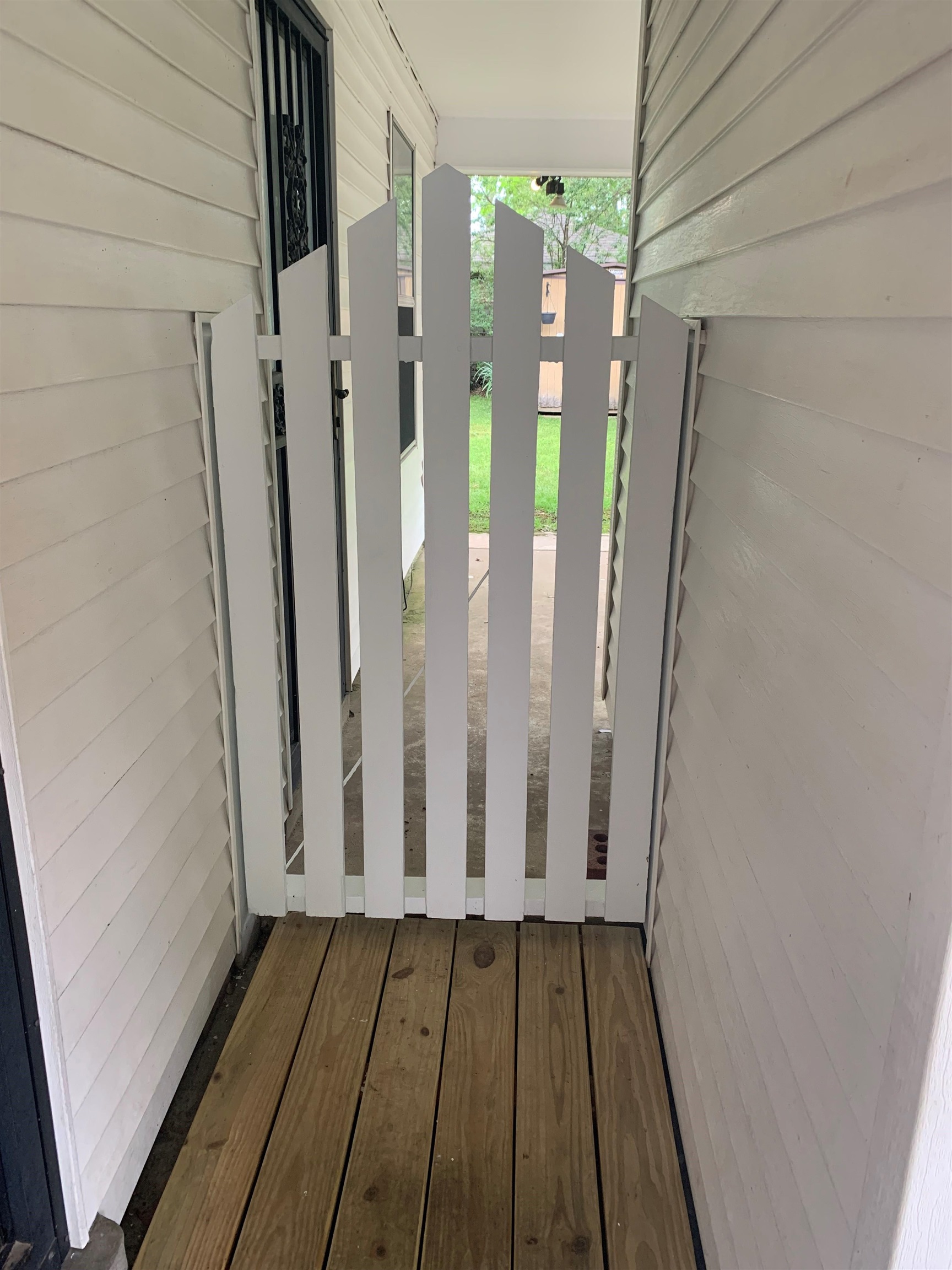 4782 Verne Road Memphis, TN 38117 - Photo 13 of 16 a view of entryway with wooden floor