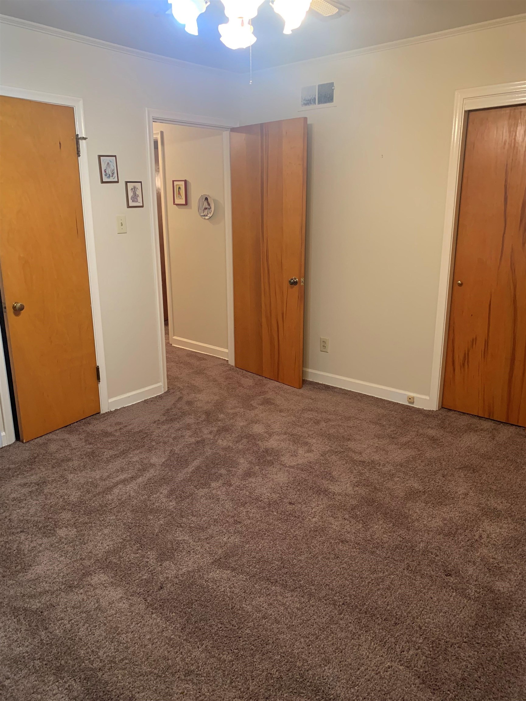 4782 Verne Road Memphis, TN 38117 - Photo 4 of 16 an empty room with closet area