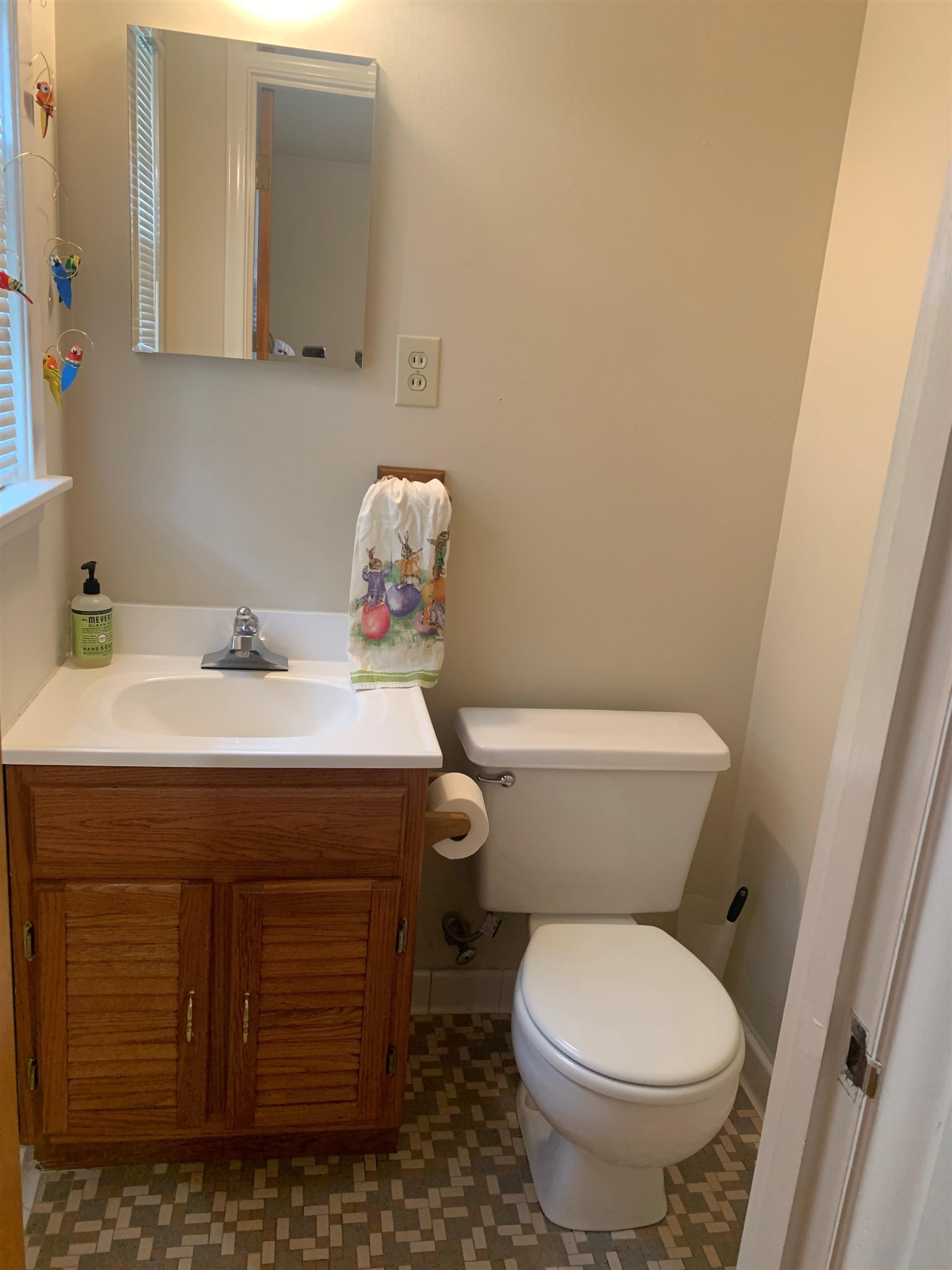 4782 Verne Road Memphis, TN 38117 - Photo 5 of 16 a bathroom with a sink and a toilet