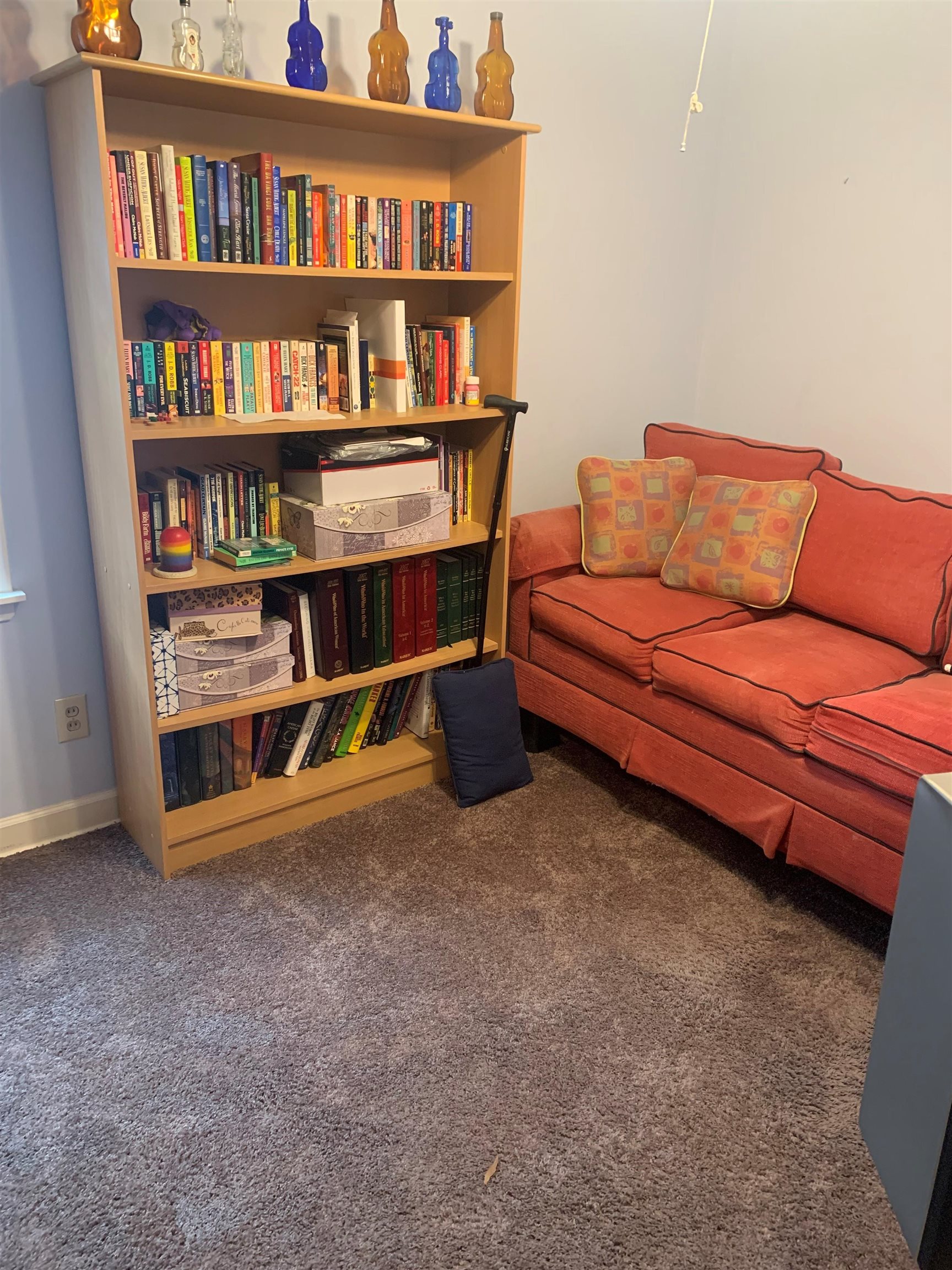 4782 Verne Road Memphis, TN 38117 - Photo 6 of 16 a living room with furniture and a book shelf