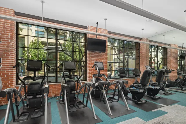 $925,000 | 500 West Harbor Drive, Unit 915, San Diego, CA 92101