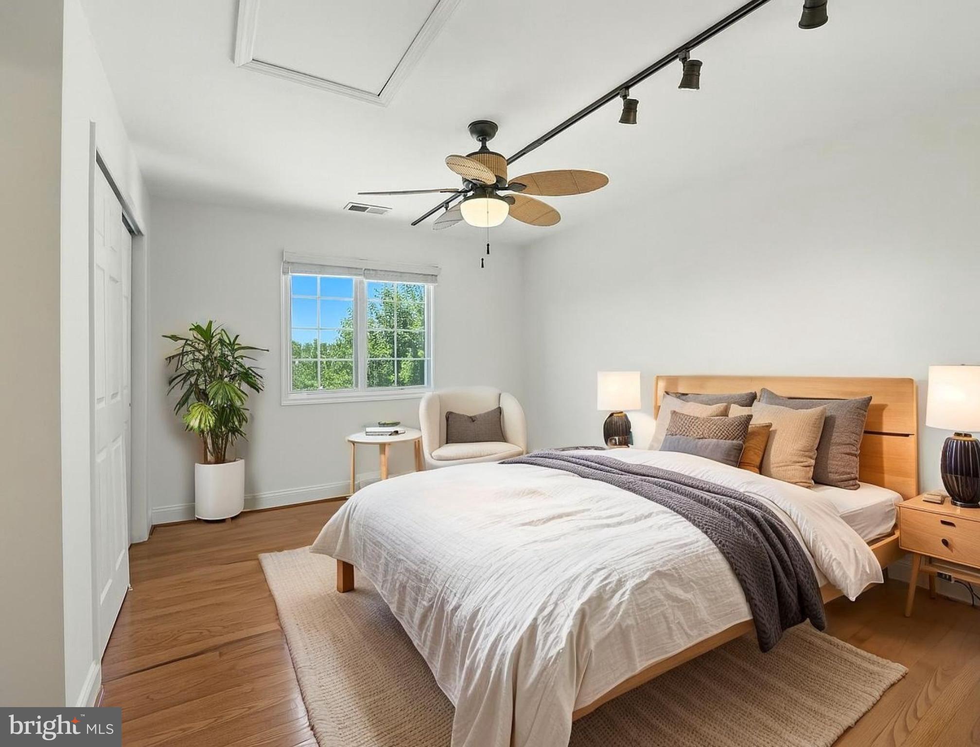 43152 Valiant Drive Chantilly, VA 20152 - Photo 25 of 44 a bedroom with a bed and a potted plant