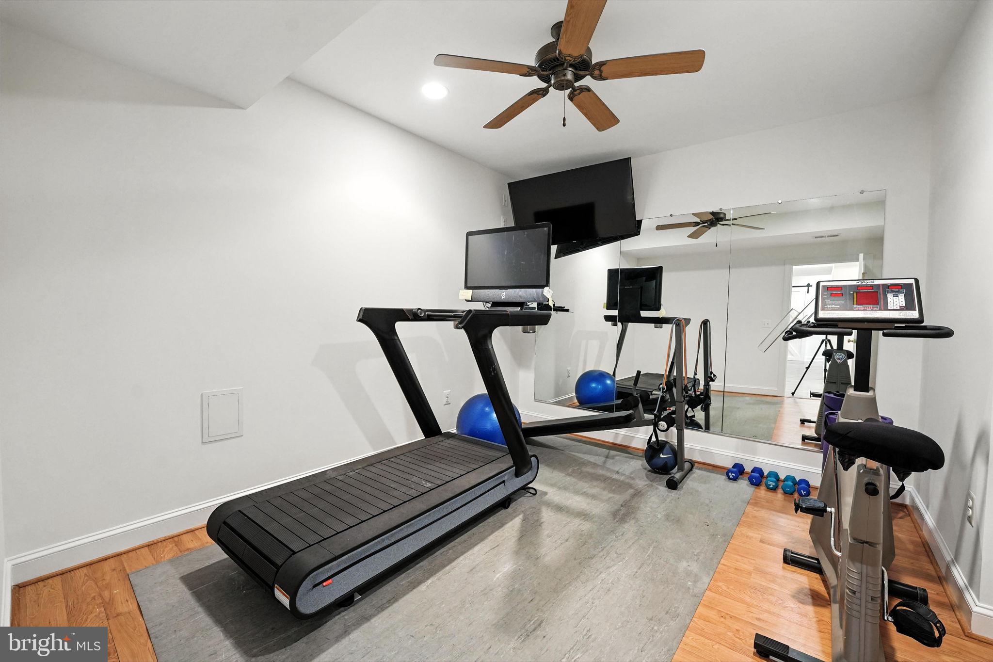 43152 Valiant Drive Chantilly, VA 20152 - Photo 34 of 44 a living room with furniture and wooden floor