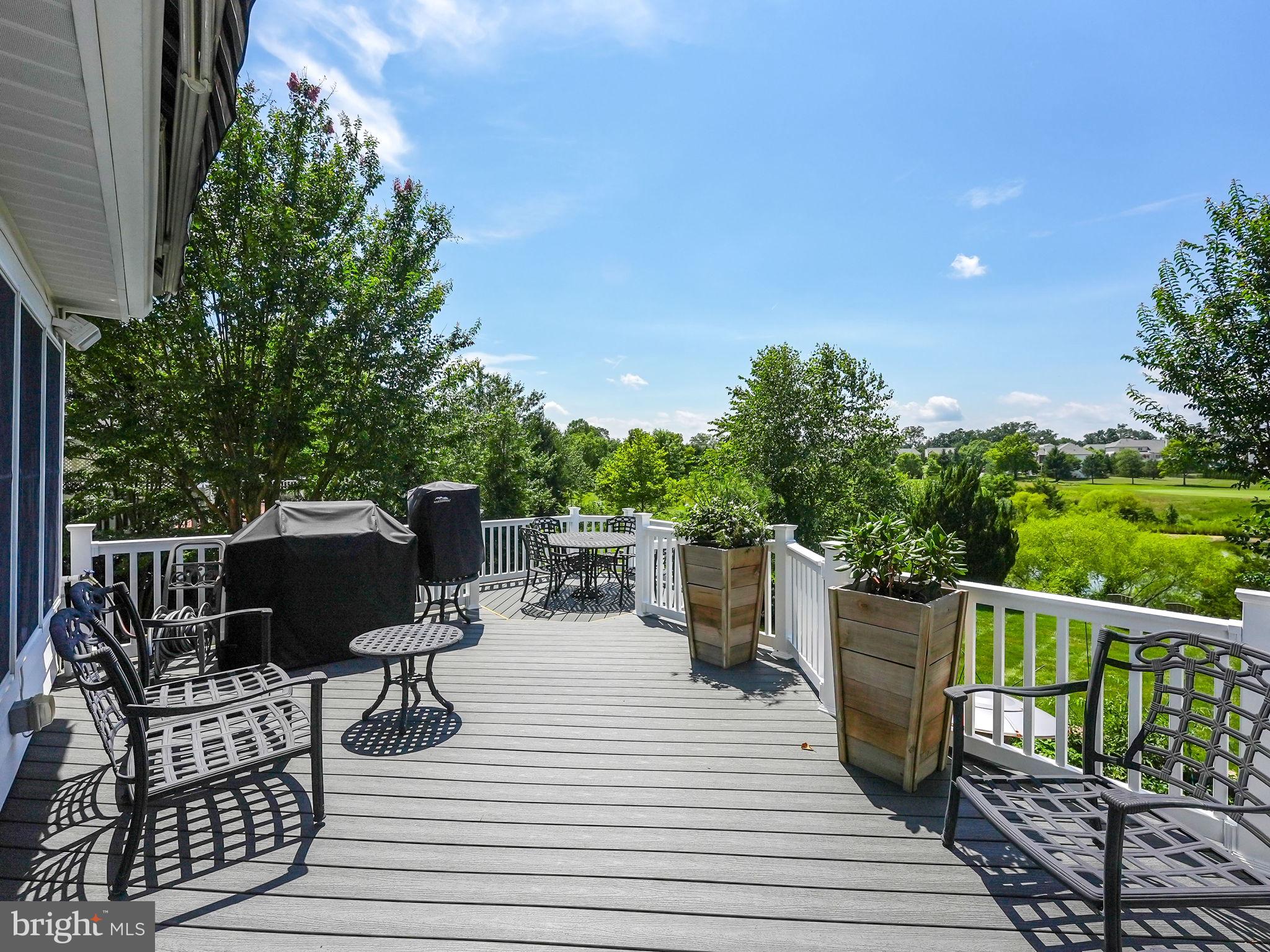 43152 Valiant Drive Chantilly, VA 20152 - Photo 35 of 44 a view of a balcony with chairs and wooden fence
