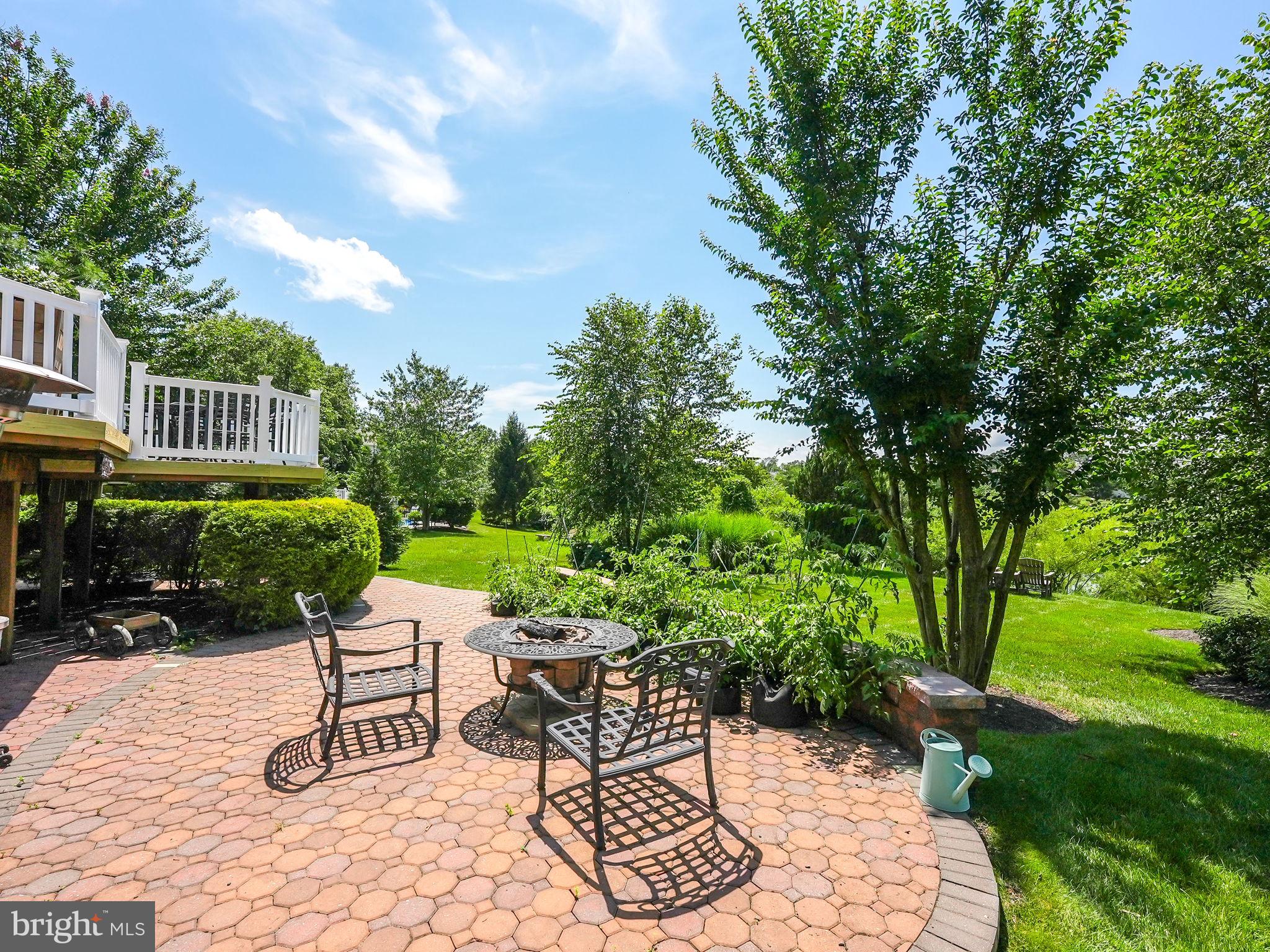 43152 Valiant Drive Chantilly, VA 20152 - Photo 37 of 44 a view of a backyard with sitting area