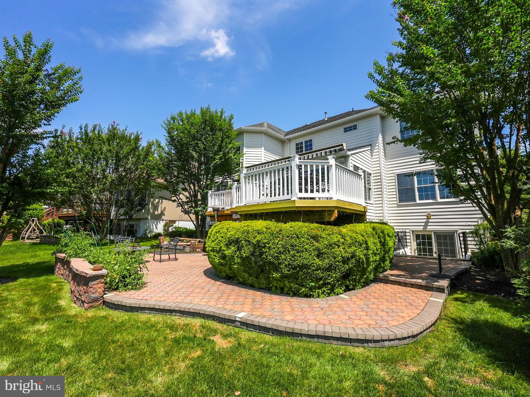 43152 Valiant Drive Chantilly, VA 20152 - Photo 38 of 44 a front view of a house with a yard