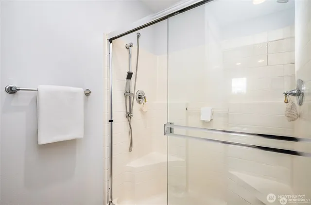 $915,000 | 5523 Lakemont Boulevard Southeast, Unit 604, Bellevue, WA 98006