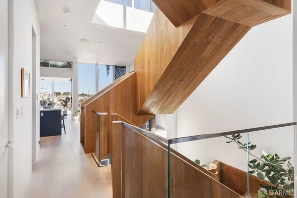 a view of entryway and kitchen