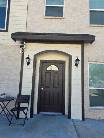 $1,500 | 7823 Gladstone Street, Unit B2, Houston, TX 77051