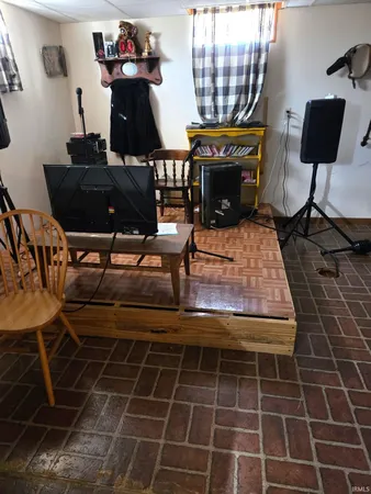 $275,000 | 4197 East State Road 58, Bloomfield, IN 47424