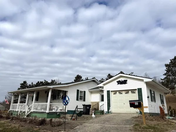 $275,000 | 4197 East State Road 58, Bloomfield, IN 47424