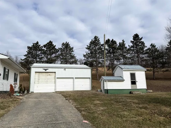 $275,000 | 4197 East State Road 58, Bloomfield, IN 47424
