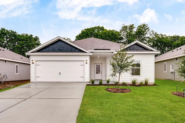 $330,900 | 200 Southgate Drive, Terrell, TX 75160