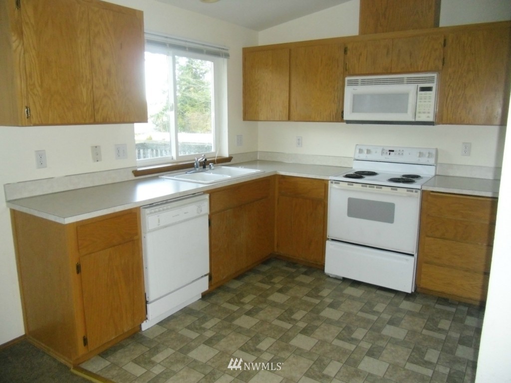 6433 Cady Road Everett, WA 98203 - Photo 3 of 6