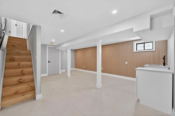 $949,000 | 176-11 137th Avenue | Rochdale