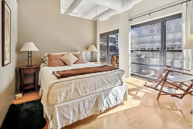 $425,000 | 130 South Canal Street, Unit 323, Chicago, IL 60606
