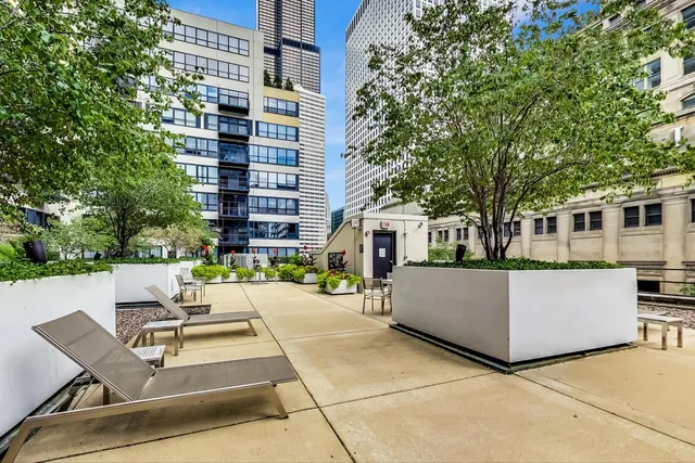 $425,000 | 130 South Canal Street, Unit 323, Chicago, IL 60606