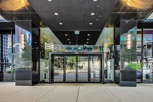 $425,000 | 130 South Canal Street, Unit 323, Chicago, IL 60606