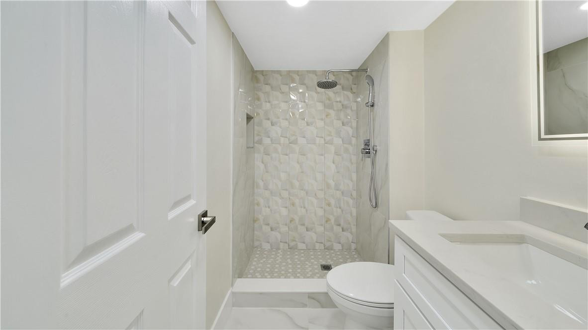 9880 Marina Boulevard, Unit 1535 Boca Raton, FL 33428 - Photo 13 of 40 Guest bath