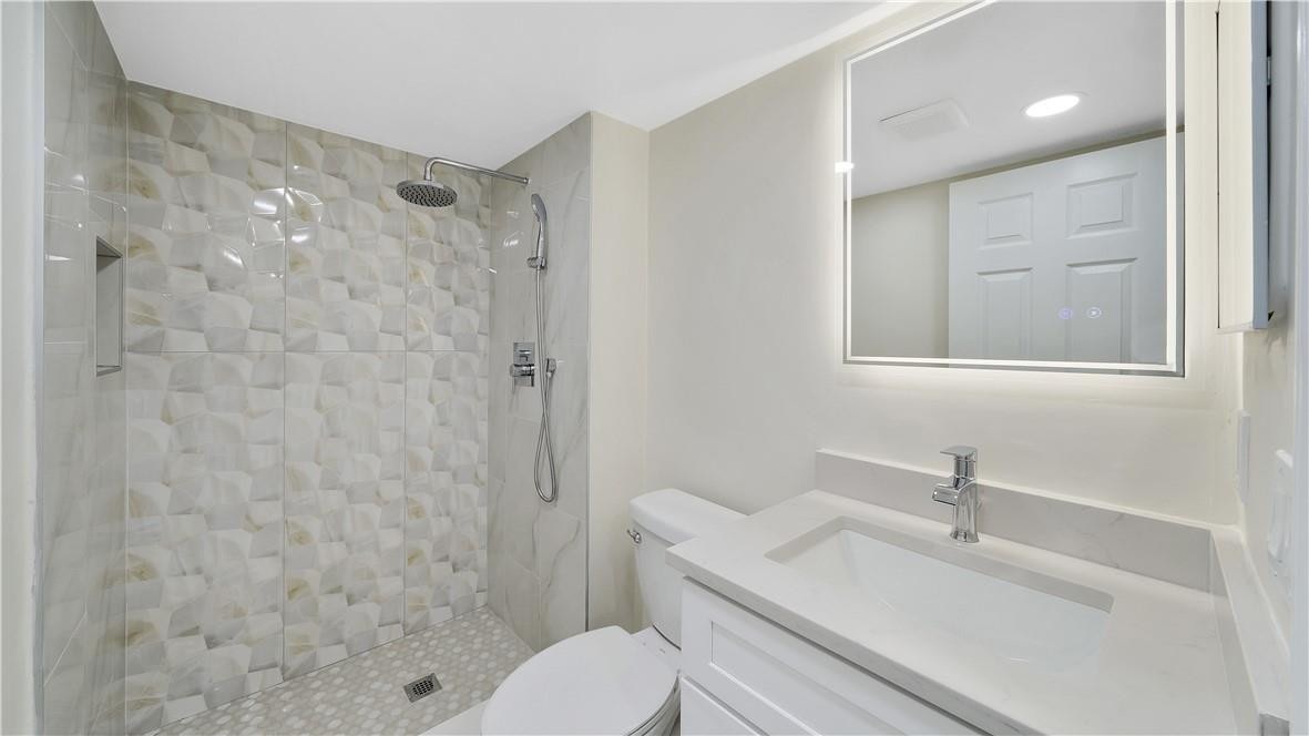 9880 Marina Boulevard, Unit 1535 Boca Raton, FL 33428 - Photo 14 of 40 Guest bath
