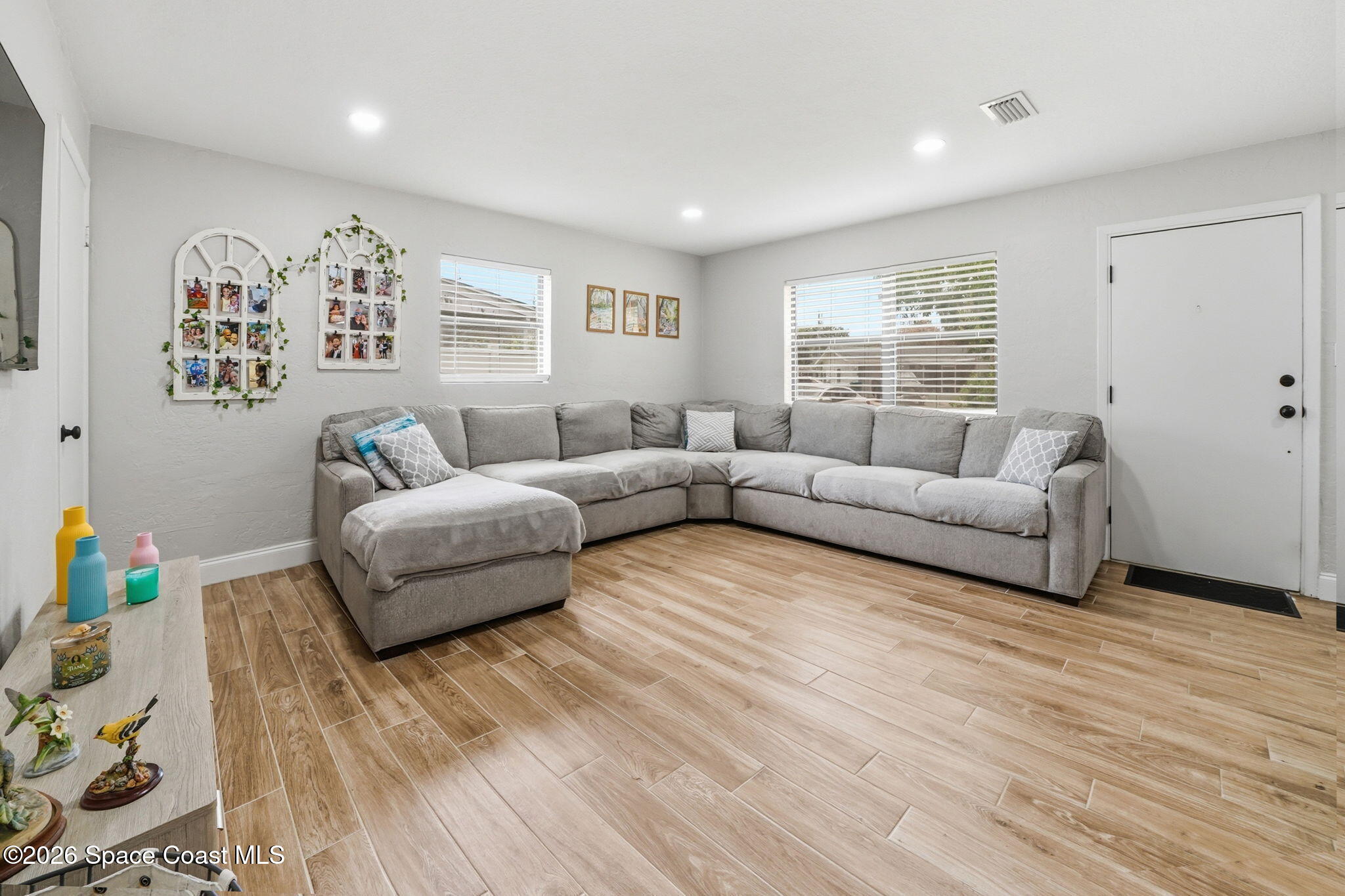 2440 Warwick Road Melbourne, FL 32935 - Photo 6 of 31 living area