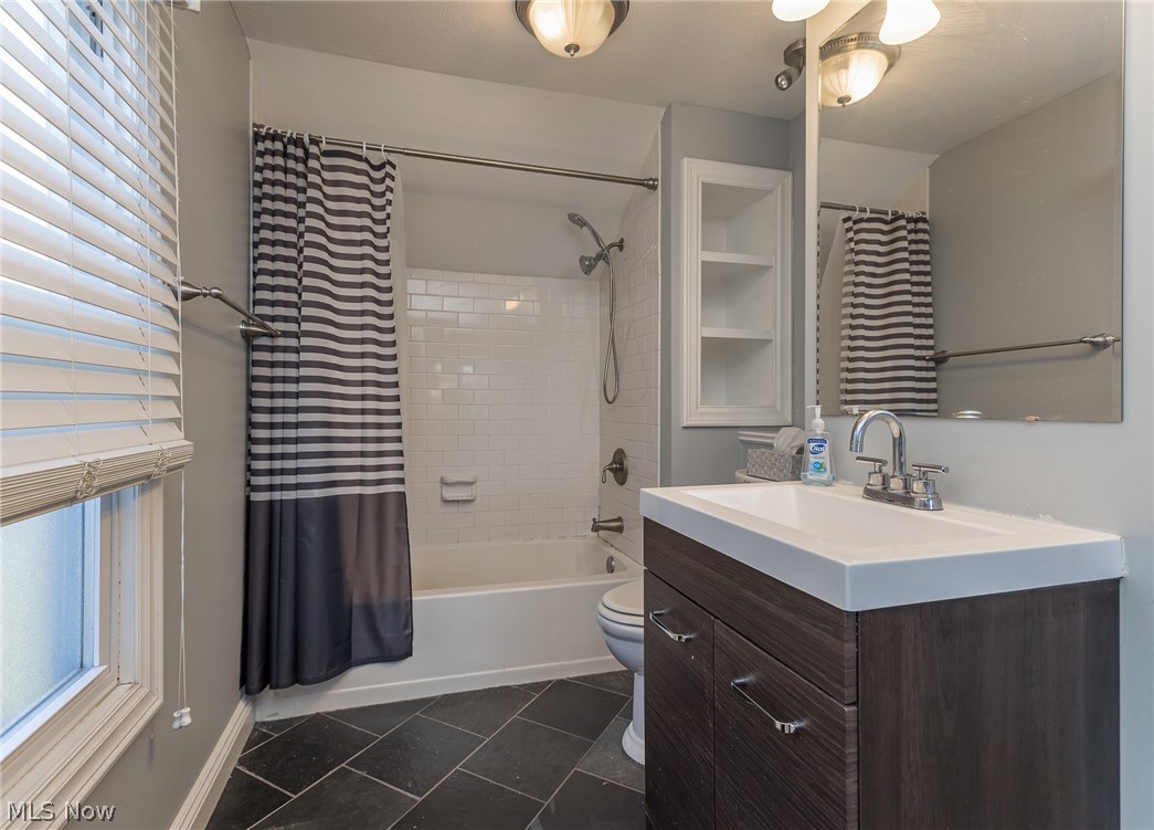 3894 Parkdale Road Cleveland, OH 44121 - Photo 20 of 35