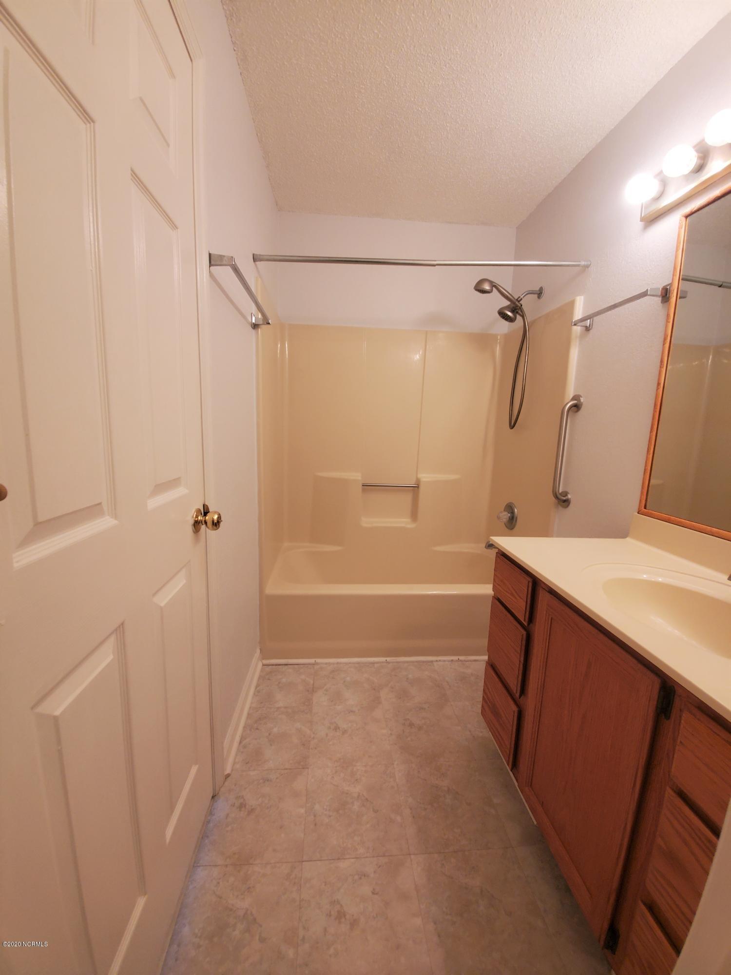640 Riva Ridge Road Sneads Ferry, NC 28460 - Photo 15 of 26 Master Bath