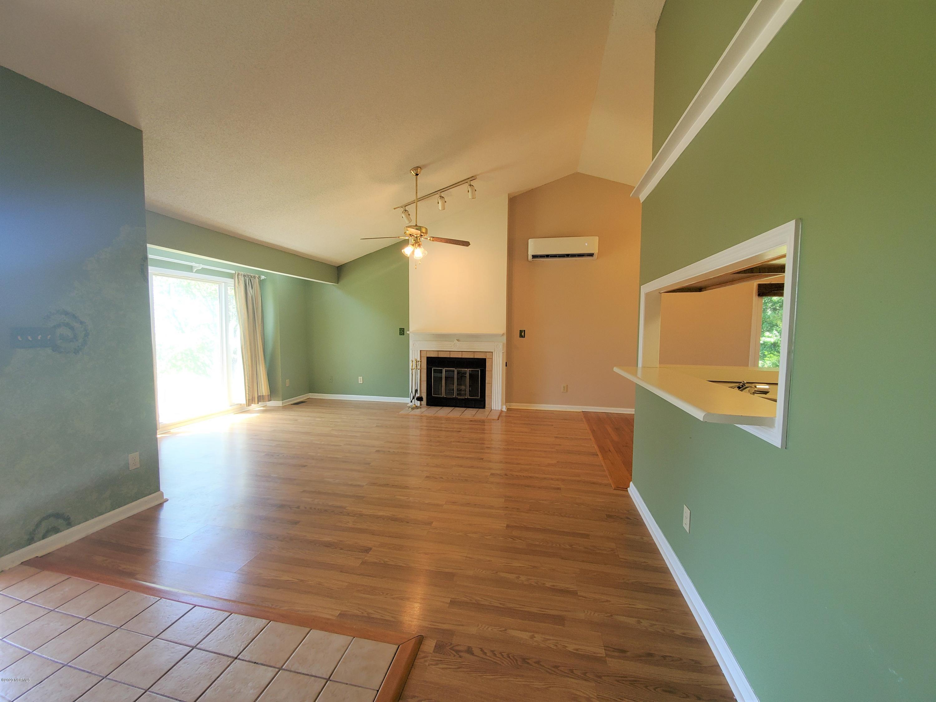 640 Riva Ridge Road Sneads Ferry, NC 28460 - Photo 3 of 26 Living room 4