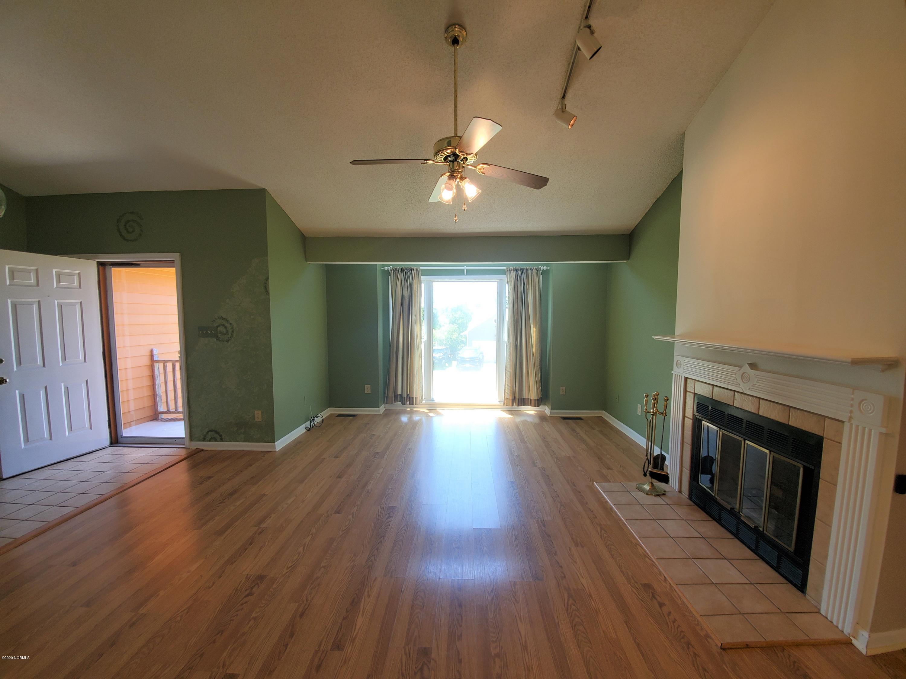 640 Riva Ridge Road Sneads Ferry, NC 28460 - Photo 4 of 26 Living room 2