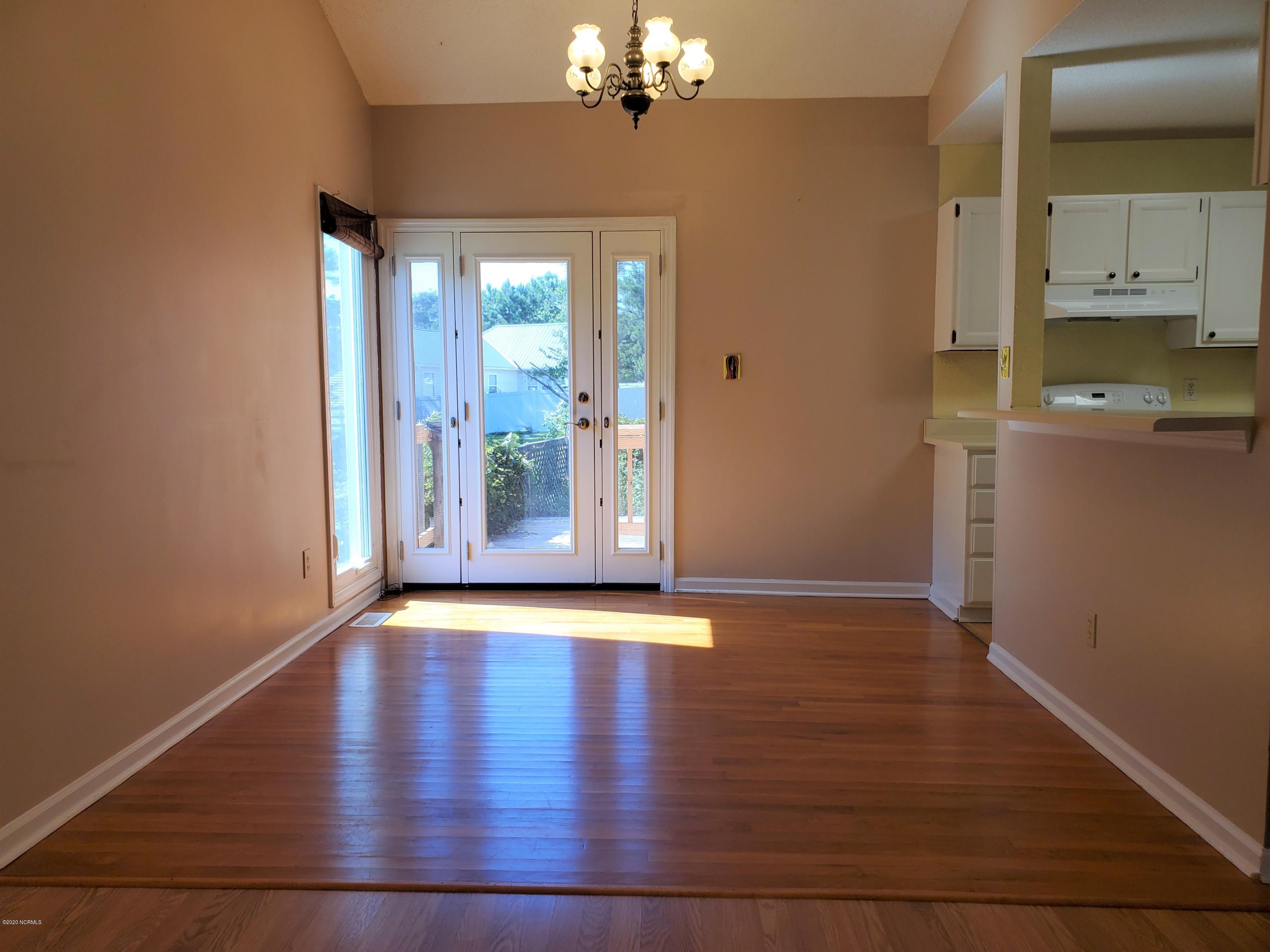640 Riva Ridge Road Sneads Ferry, NC 28460 - Photo 5 of 26 Dining room