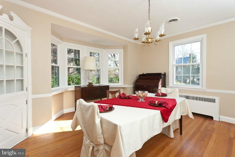 900 Greenleigh Road Baltimore, MD 21212 - Photo 4 of 12 Dining Room