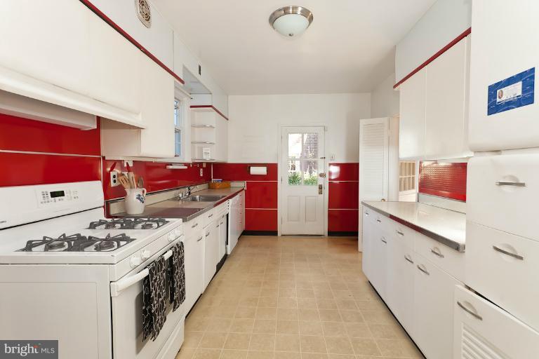 900 Greenleigh Road Baltimore, MD 21212 - Photo 6 of 12 Kitchen