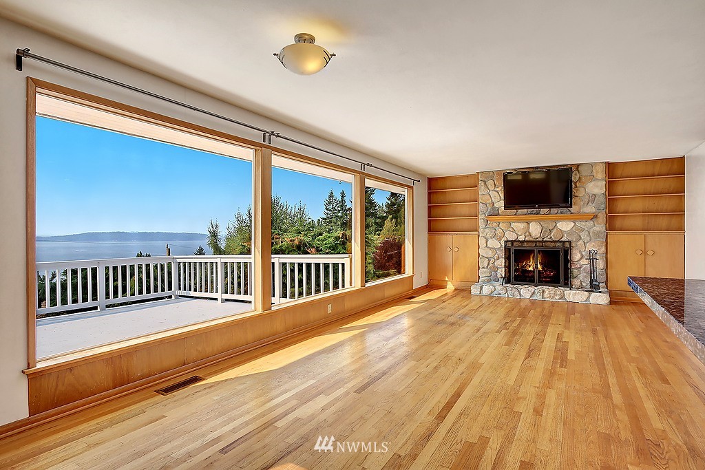 17025 12th Place Southwest Normandy Park, WA 98166 - Photo 2 of 18 Gallery Image 2