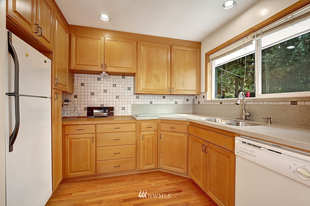 17025 12th Place Southwest Normandy Park, WA 98166 - Photo 11 of 18 Gallery Image 11