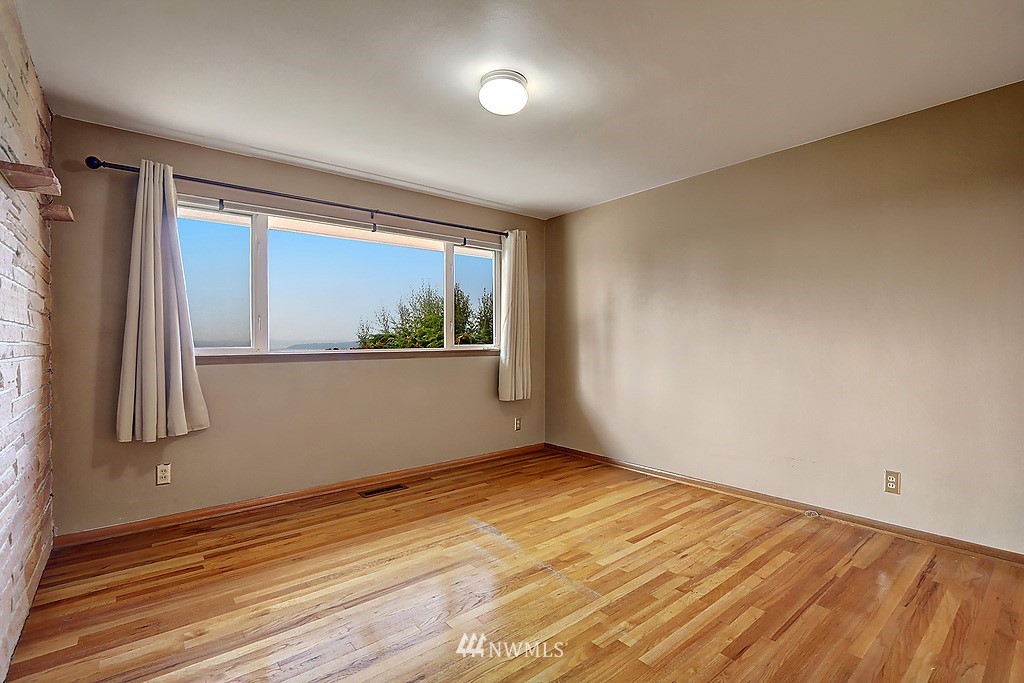 17025 12th Place Southwest Normandy Park, WA 98166 - Photo 12 of 18 Gallery Image 12
