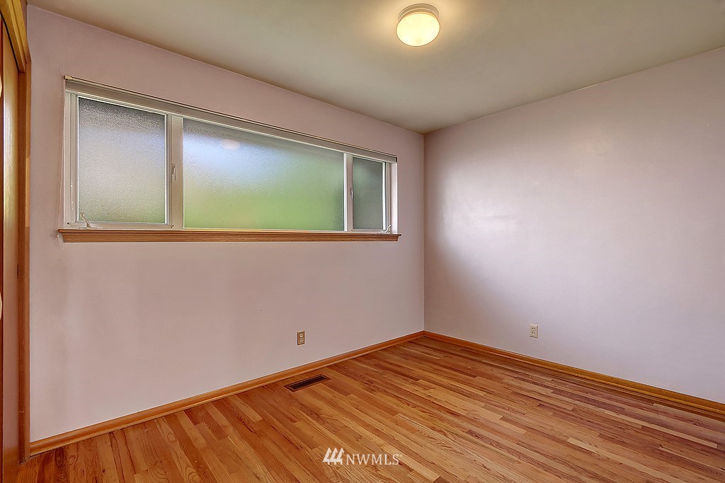 17025 12th Place Southwest Normandy Park, WA 98166 - Photo 13 of 18 Gallery Image 13