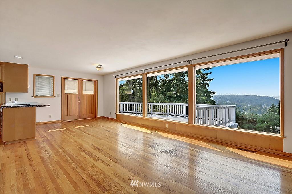 17025 12th Place Southwest Normandy Park, WA 98166 - Photo 3 of 18 Gallery Image 3