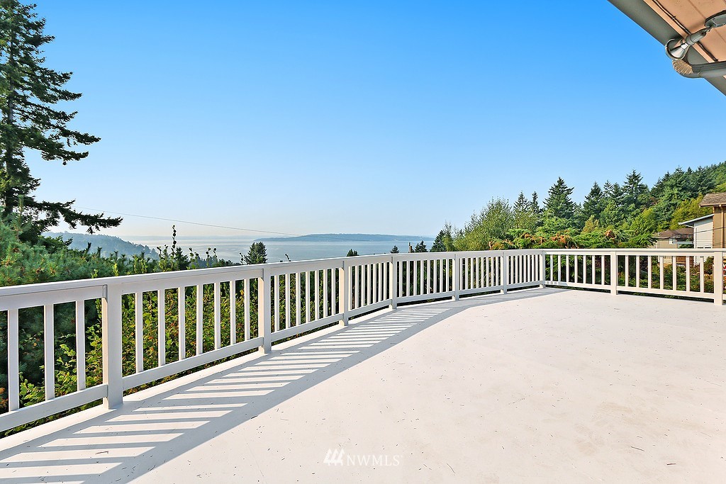 17025 12th Place Southwest Normandy Park, WA 98166 - Photo 5 of 18 Gallery Image 5
