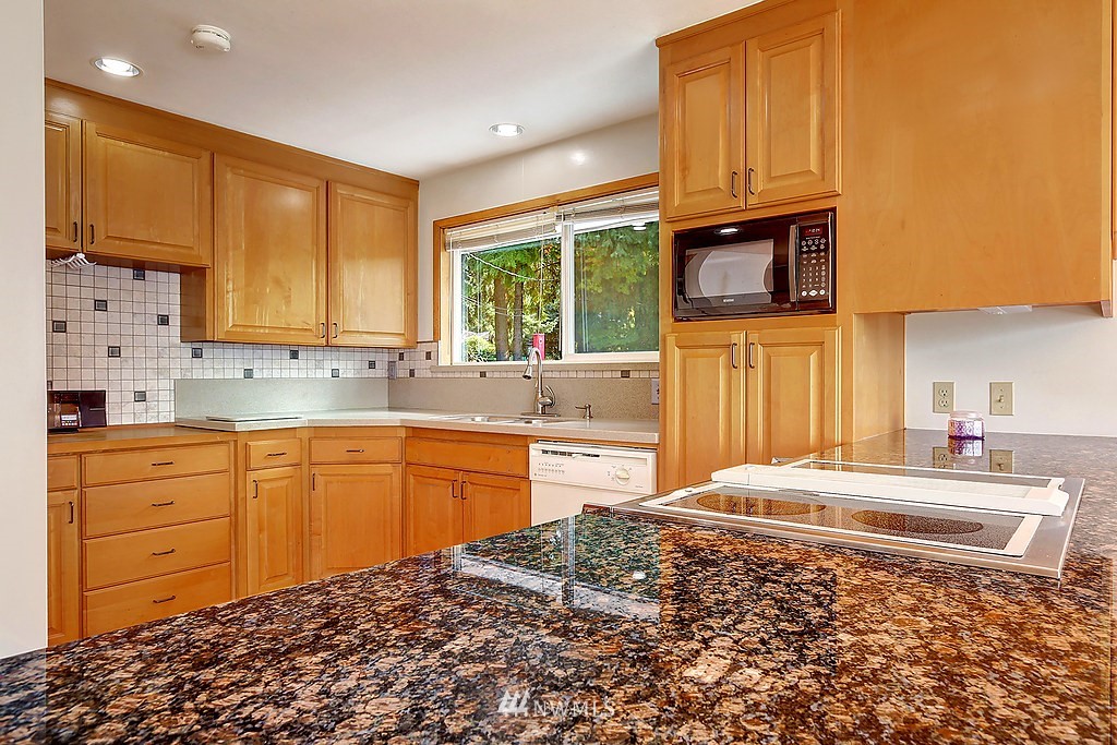 17025 12th Place Southwest Normandy Park, WA 98166 - Photo 9 of 18 Gallery Image 9