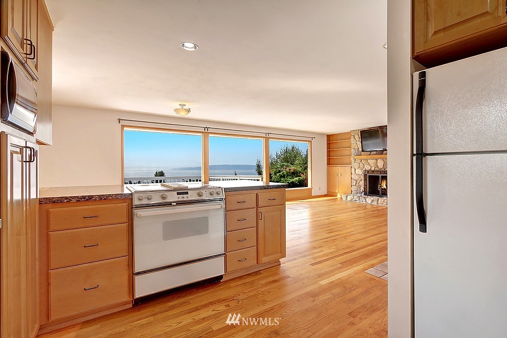 17025 12th Place Southwest Normandy Park, WA 98166 - Photo 10 of 18 Gallery Image 10