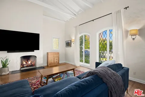 $2,300,000 | 6502 Commodore Sloat Drive, Los Angeles, CA 90048