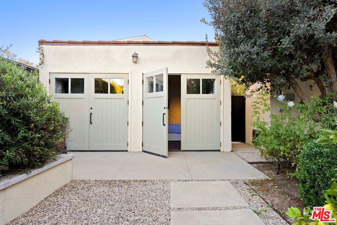 6502 Commodore Sloat Drive Los Angeles, CA 90048 - Photo 12 of 31