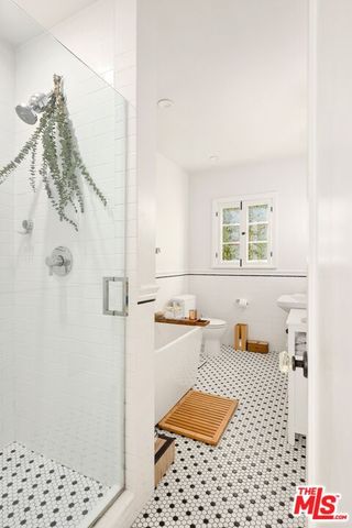 $2,300,000 | 6502 Commodore Sloat Drive, Los Angeles, CA 90048