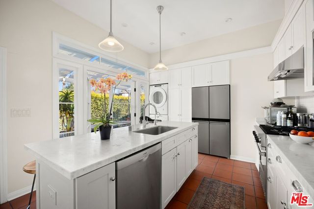 $2,300,000 | 6502 Commodore Sloat Drive, Los Angeles, CA 90048