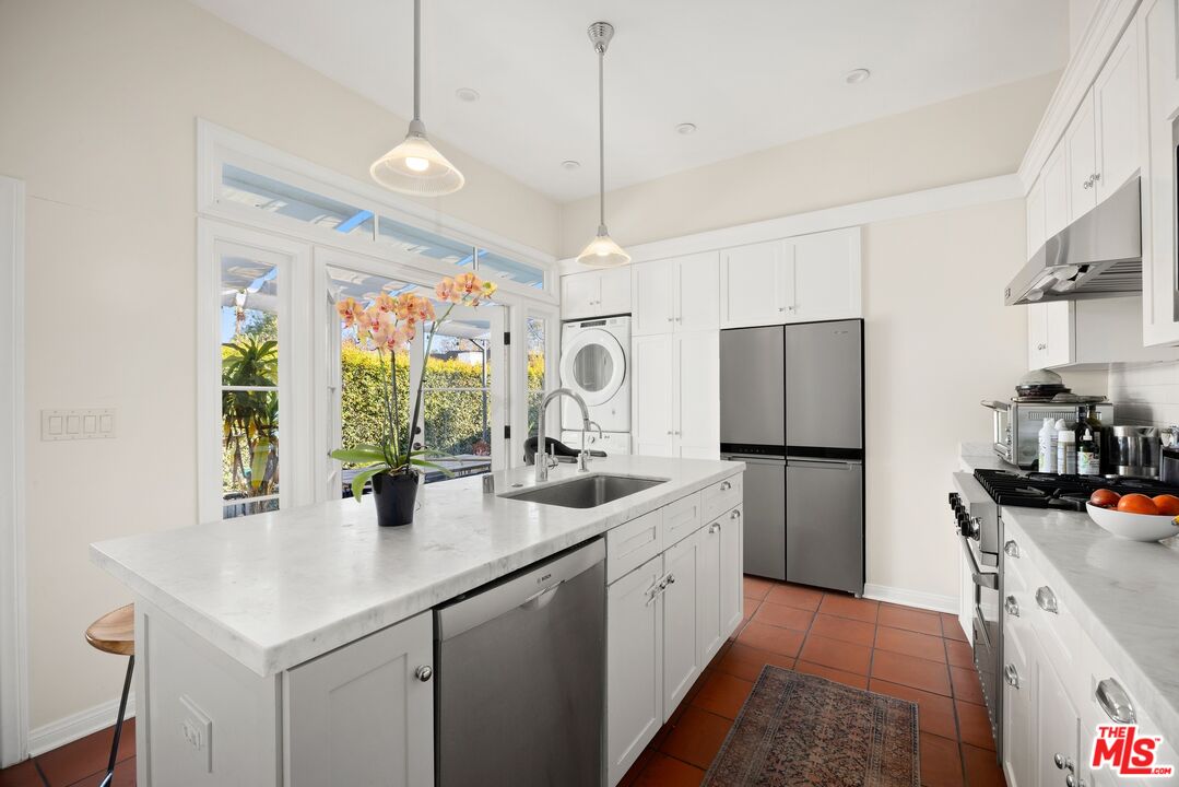 6502 Commodore Sloat Drive Los Angeles, CA 90048 - Photo 5 of 31