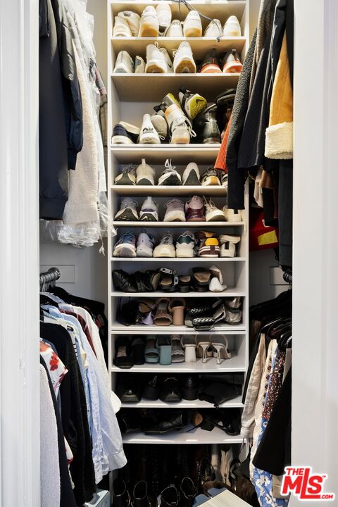 6502 Commodore Sloat Drive Los Angeles, CA 90048 - Photo 10 of 31