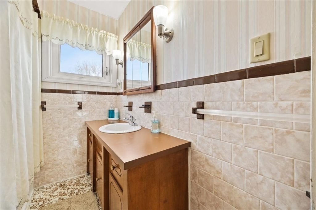 25 Winward Street Fall River, MA 02724 - Photo 22 of 42