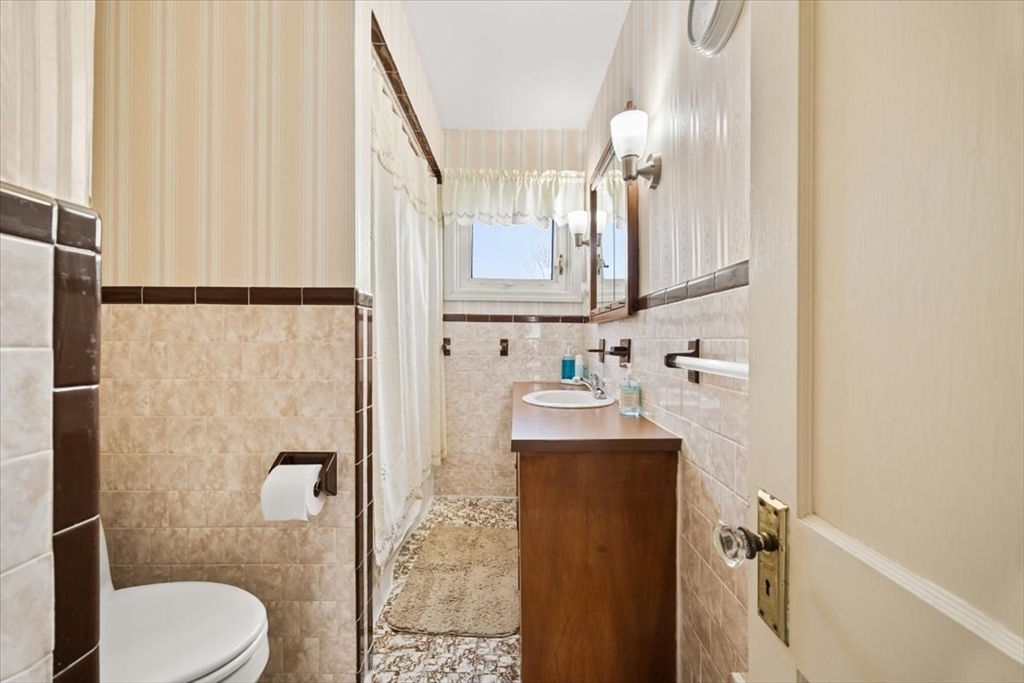 25 Winward Street Fall River, MA 02724 - Photo 23 of 42