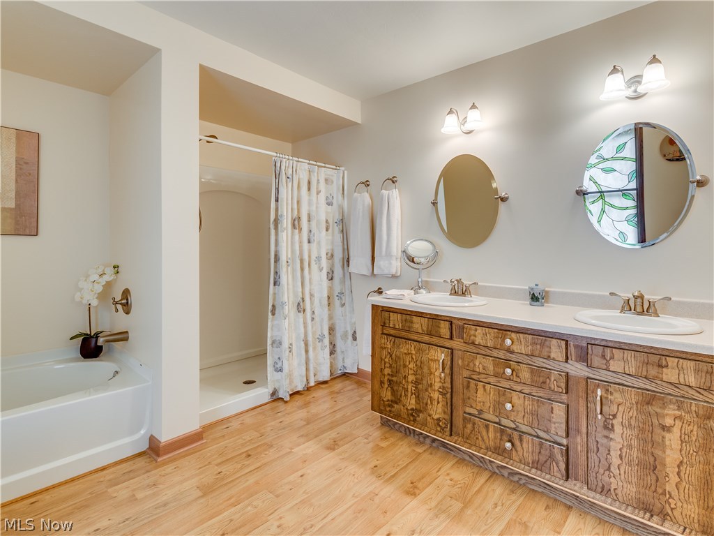 2110 Ridgewood Road Akron, OH 44313 - Photo 21 of 35 Master bath